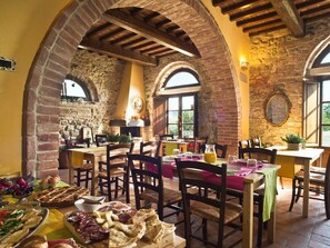 Dining - Efeu"-Wohnung mit Gemeinschaftspool by Interhome (Volterra)