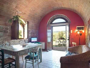 Fireplace - Efeu"-Wohnung mit Gemeinschaftspool by Interhome (Volterra)