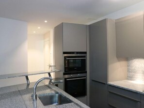 Fridge, oven, dishwasher, cookware/dishes/utensils - Ferienwohnung by Interhome (St. Moritz)