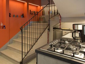 Kühlschrank, Ofen, Geschirrspüler, Kochgeschirr/Geschirr/Besteck