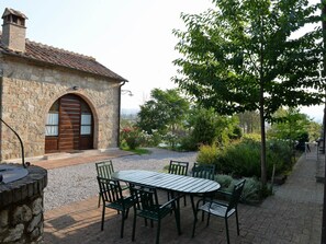 Outdoor dining - Wohnung 'Beccanella T6' mit Schwimmbad by Interhome (Asciano)