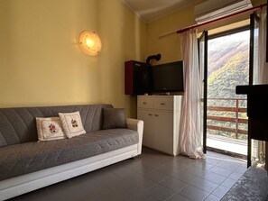 TV - La Casetta in Montagna by Holiday World by Interhome (Lucoli)