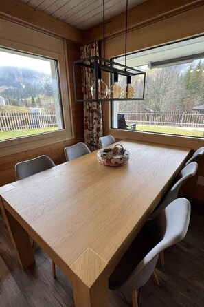 Dining - Berg-Ferienwohnung  im Chalet  Zirbeli by Interhome (Sörenberg)