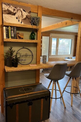 Berg-Ferienwohnung  im Chalet  Zirbeli by Interhome