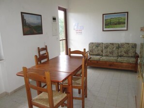 Dining - Bauernhaus am Meer für 6 Personen by Interhome (Ansedonia)