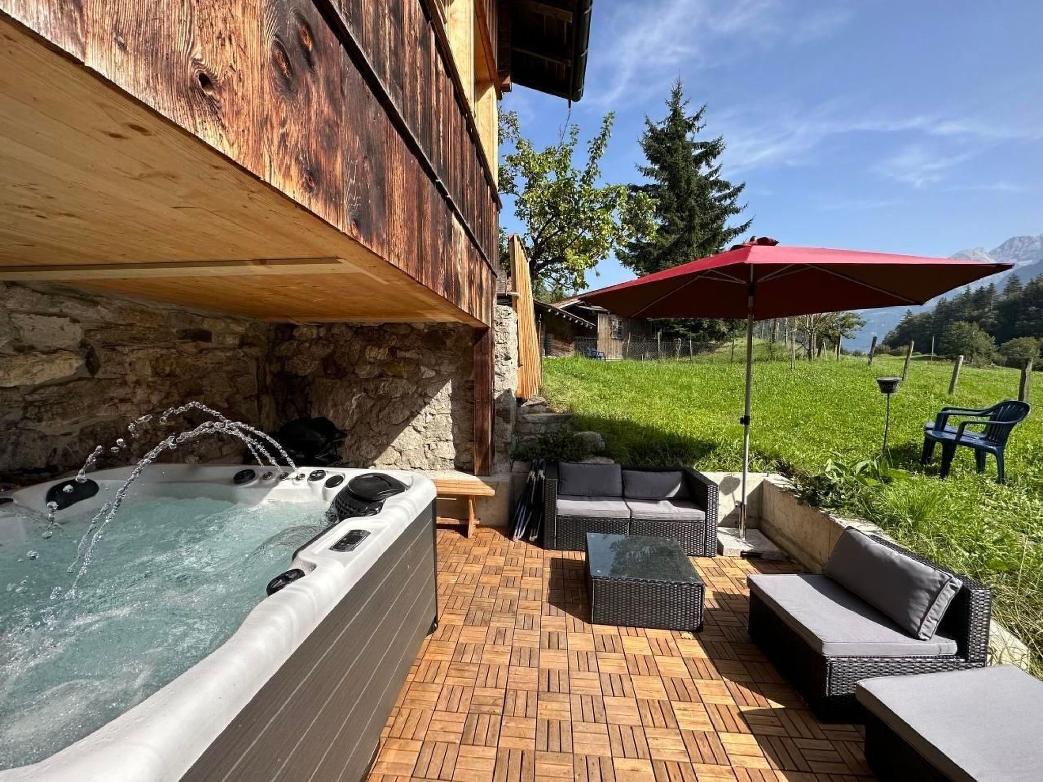 Outdoor spa tub
