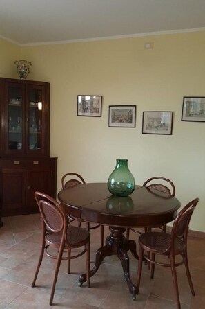 Dining - mit Wasserblick by Interhome (Castelnuovo Magra)