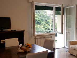 TV - Gemütliche Wohnung in Bogliasco mit Schöner Terrasse und Panoramablick by Interhome (Bogliasco)