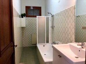 Bathroom - Wohnung in Pieve Ligure mit Terrasse by Interhome (Bogliasco)