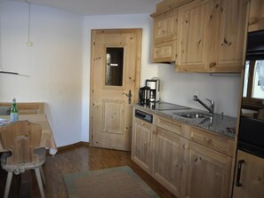 Fridge, oven, cookware/dishes/utensils