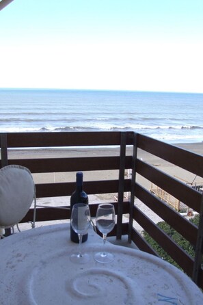 Outdoor dining - Ein-Zimmer-Wohnung 'Murex' in Strandnähe by Interhome (Castagneto Carducci)