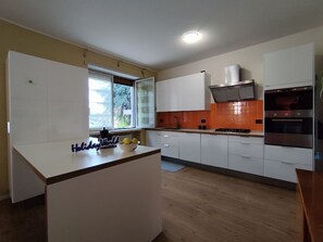 Fridge, microwave, oven, dishwasher - Komfort auf der Bergseite bei Holiday World by Interhome (Piovene Rocchette)