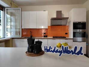 Fridge, microwave, oven, dishwasher - Komfort auf der Bergseite bei Holiday World by Interhome (Piovene Rocchette)
