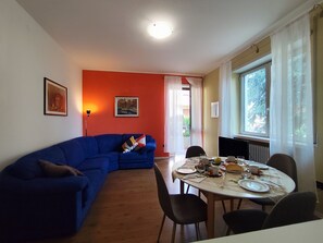 TV - Komfort auf der Bergseite bei Holiday World by Interhome (Piovene Rocchette)