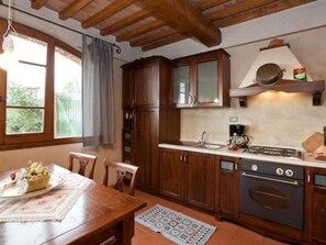 Fridge, microwave, oven, cookware/dishes/utensils - Cosimo der Ältere Wohnung by Interhome (Vinci)
