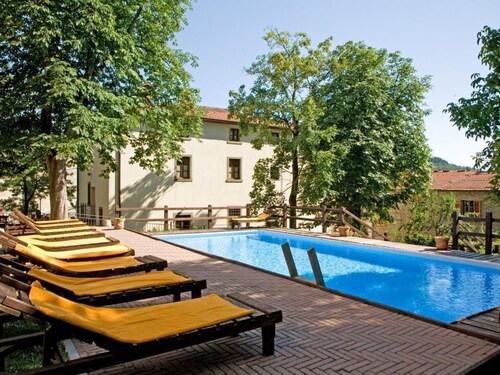 Wohnung in einer alten Villa mit Schwimmbad by Interhome