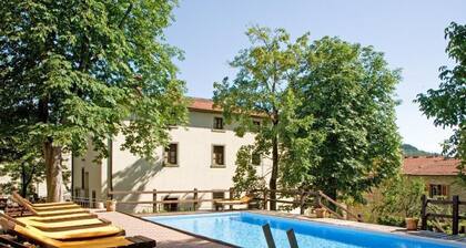 Wohnung in einer alten Villa mit Schwimmbad by Interhome