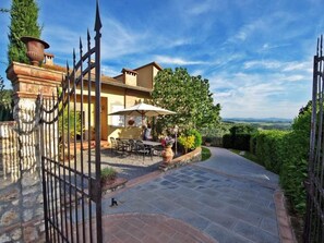 Outdoor dining - Villa Sassolina by Interhome (Montaione)