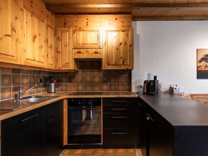 Fridge, oven, cookware/dishes/utensils - Wohnung Wettstein by Interhome (Sörenberg)