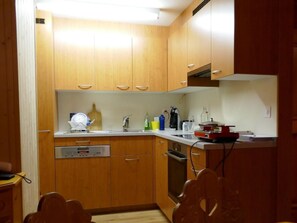 Fridge, oven, dishwasher, cookware/dishes/utensils - Chalet Aurora by Interhome (Sörenberg)
