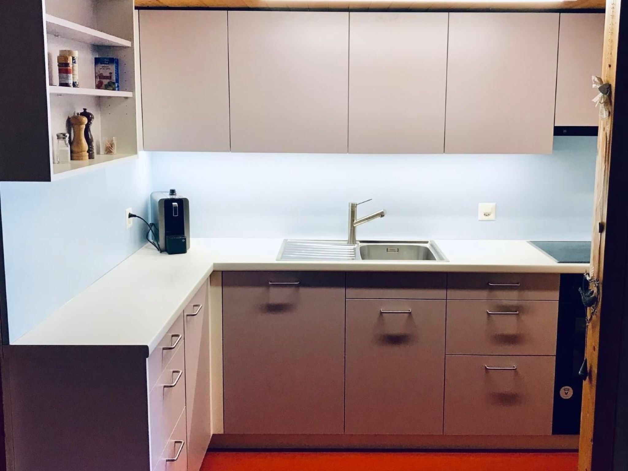 Kühlschrank, Ofen, Geschirrspüler, Kochgeschirr/Geschirr/Besteck