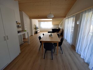 Interior - Gemeindematte „Sommer Bergbahnen inklusive“ by Interhome (Meiringen)