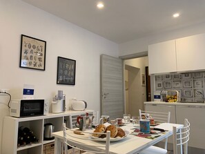 Dining - für 4 Personen ca. 76 m² in Genua, Norditalien (Ligurien) by Interhome (Genova)