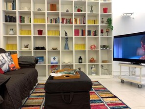 TV - in Molo, Piazza De Ferrari in der Nähe by Interhome (Genova)