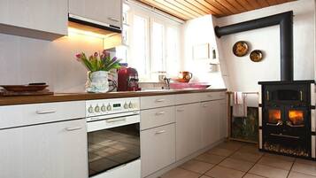 KĂŒhlschrank, Ofen, Kochgeschirr/Geschirr/Besteck