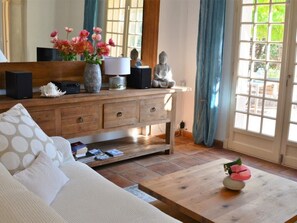 TV - Villa Aurélie mit Meersicht by Interhome (Saint-Raphaël)