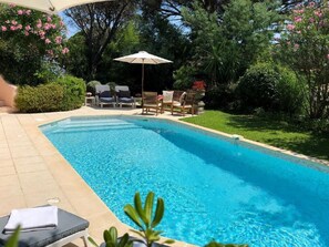 A heated pool - Charmante Villa mit Pool und Golfplatz by Interhome (Saint-Raphaël)