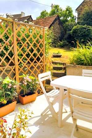 Outdoor dining - Haus auf der Halbinsel Plougastel by Interhome (Plougastel-Daoulas)
