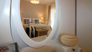 Unclassified image, 5 of 58, button - Rosmarin by Interhome (Dracevac)
