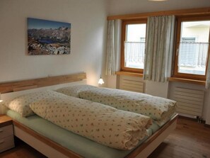 Internet - Chesa Semnadur H2 by Interhome (Sils Maria)