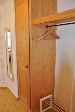 Interior - Chesa Sunasain V5 by Interhome (Sils Maria)