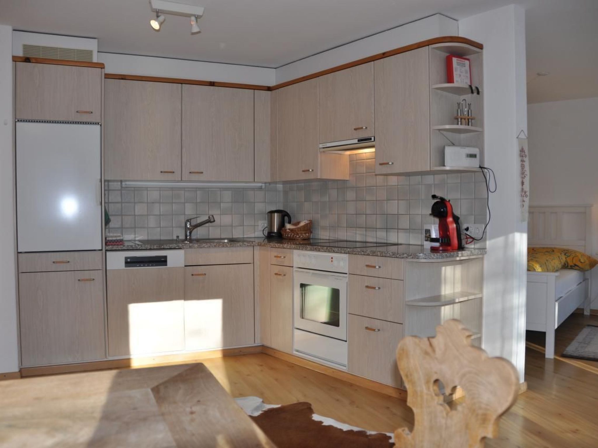 Kühlschrank, Mikrowelle, Ofen, Geschirrspüler