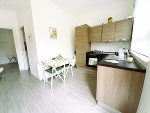 Fridge, microwave, oven, cookware/dishes/utensils - Luca's Haus bei Holiday World by Interhome (Torre Gaia)