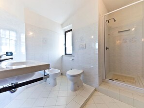 Bathroom - 'Villa RosaSpina by Interhome (Castel del Piano)