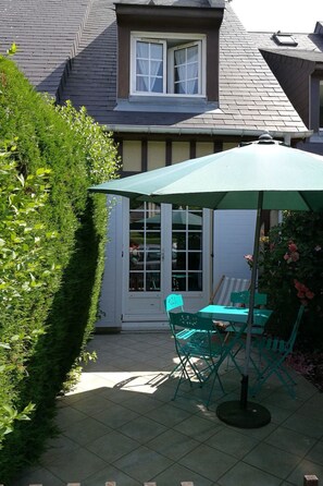 Outdoor dining - Landhaus Escapade Normande by Interhome (Villers sur mer)