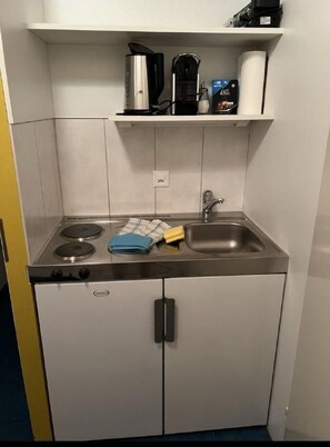 Kühlschrank, Kochgeschirr/Geschirr/Besteck