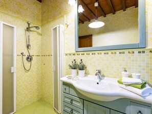 Towels - Wohnung 3 by Interhome (Colognora)