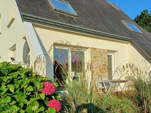 Exterior - Komforthaus mit Traumgarten und Meerblick by Interhome (Plouha)
