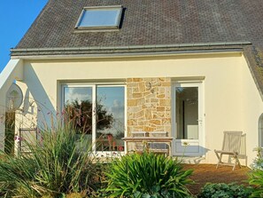 Exterior - Komforthaus mit Traumgarten und Meerblick by Interhome (Plouha)