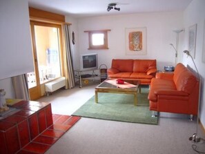 TV - Chesa Carla 9 by Interhome (Sils Maria)