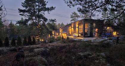 Architect-designed Modernist villa near sea and nature – Stockholm / Värmdö