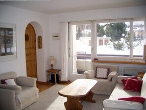 TV, DVD player - Chesa Allegria by Interhome (Sils Maria)