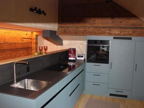 Réfrigérateur, four, lave-vaisselle