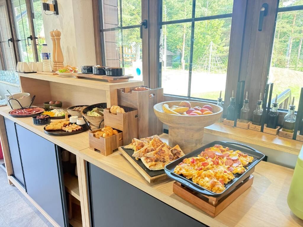 Café da manhã com buffet grátis todos os dias