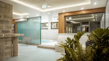 Een sauna, een bubbelbad, een stoombad