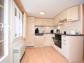 Fridge, microwave, oven, dishwasher - Apartment West by Interhome (Lauterbrunnen)